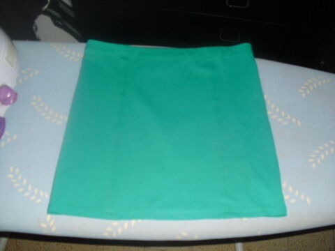 JUPE TUYEAU VERTE NEUVE TAILLE M 3 Lyon 5 (69)