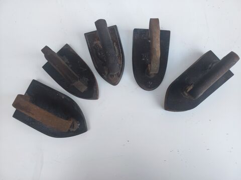 Lot de fers � repasser anciens 30 Charbonni�res-les-Bains (69)