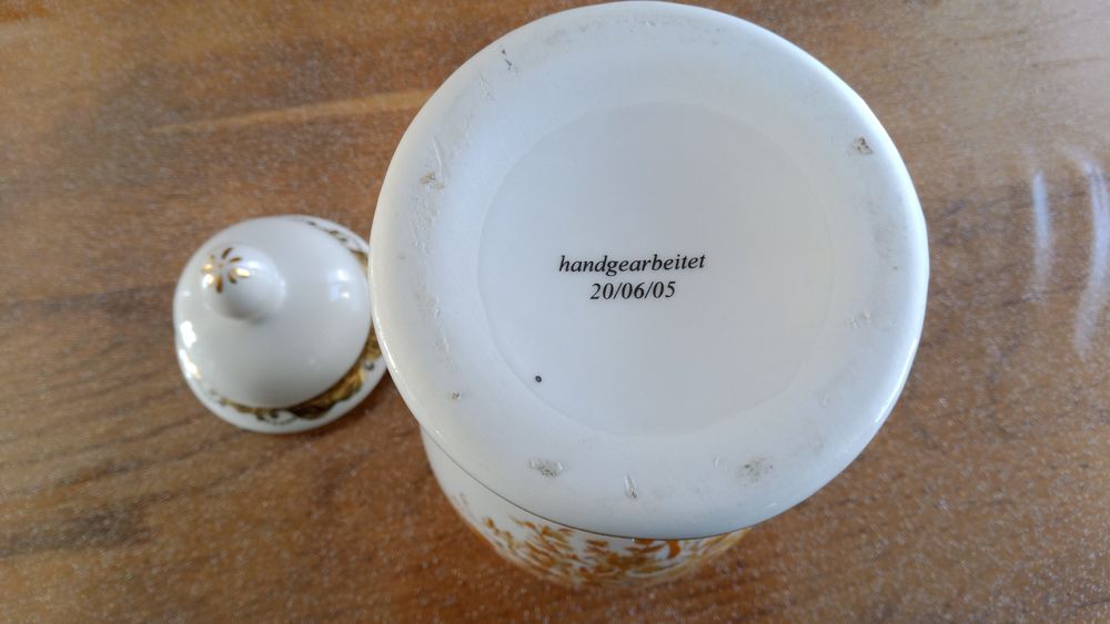 Vase avec couvercle en fa&iuml;ence Décoration
