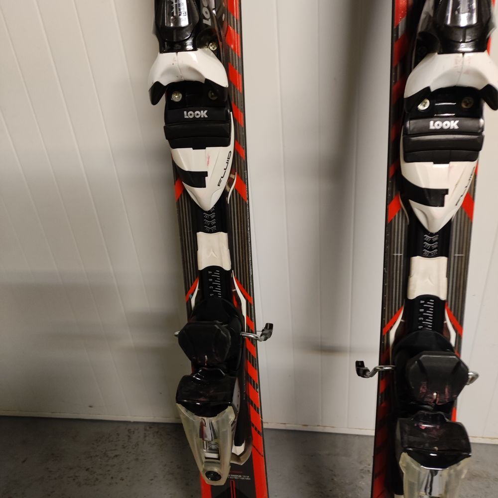 ski dynastar complet avec batons Sports