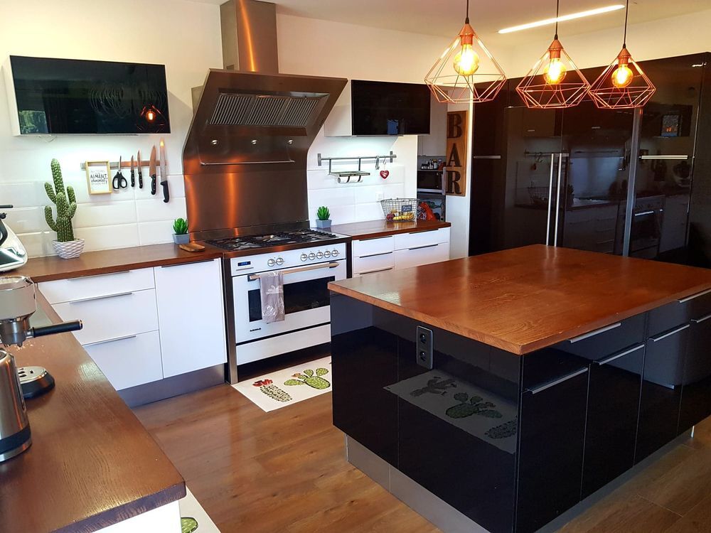 CUISINE EQUIPEE EN FORME L + ilot + LV + EVIER + Mitigeur
Cuisine