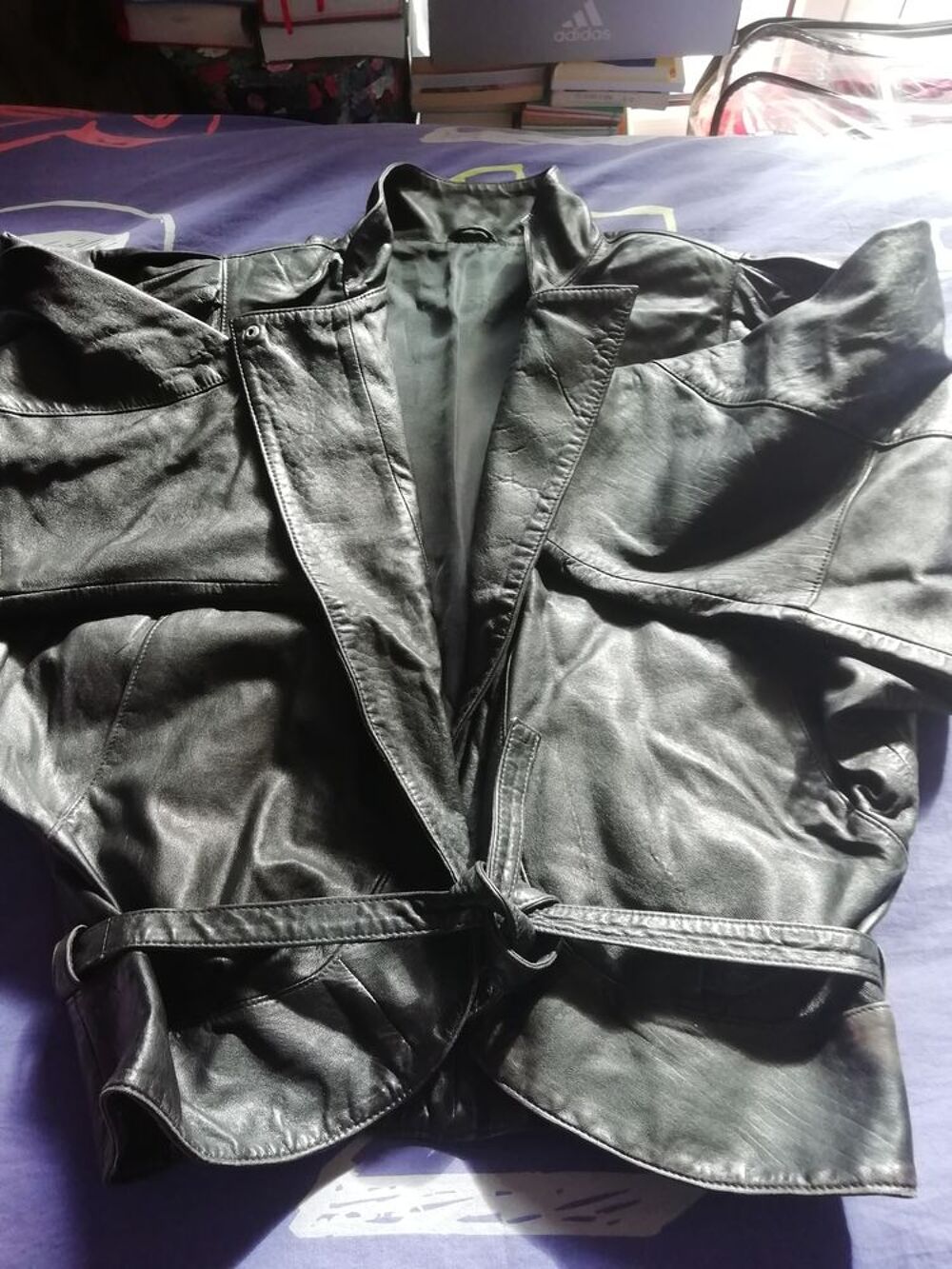 Blouson veste cuir crois&eacute;e T. 40 /42
Vêtements