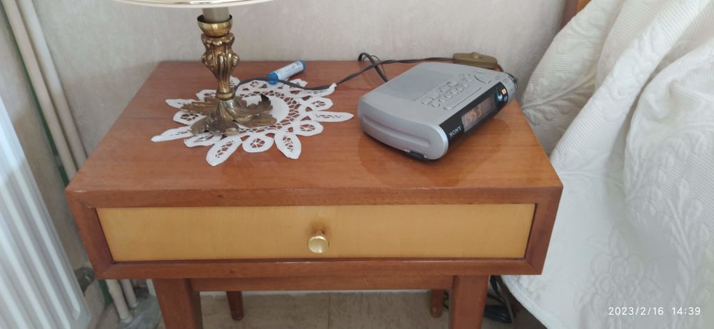 TABLE DE CHEVET Meubles