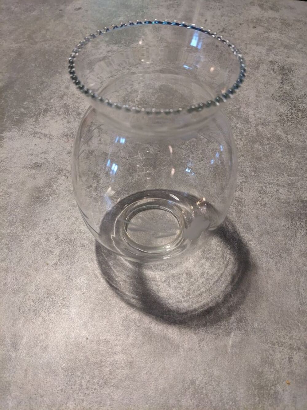 Tulipe de lustre en parfait &eacute;tat. H 16 cm. 9 cm en haut. 55 Décoration