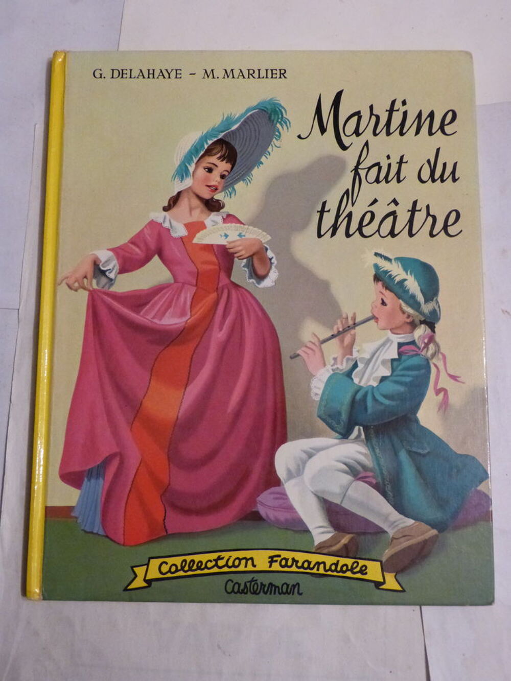 MARTINE FAIT DU THEATRE collection FARANDOLE Livres et BD