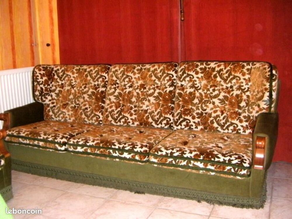 salon velours vert avec les deux fauteuils Meubles