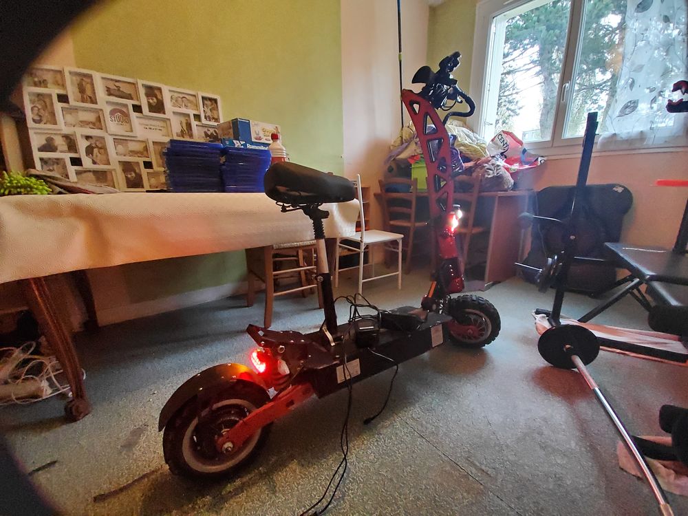 Trottinette &eacute;lectrique GUNAI Vélos