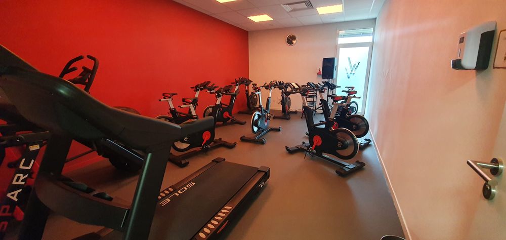   Espace de 346 m2 proche centre-ville de Pau - Bizanos Bizanos