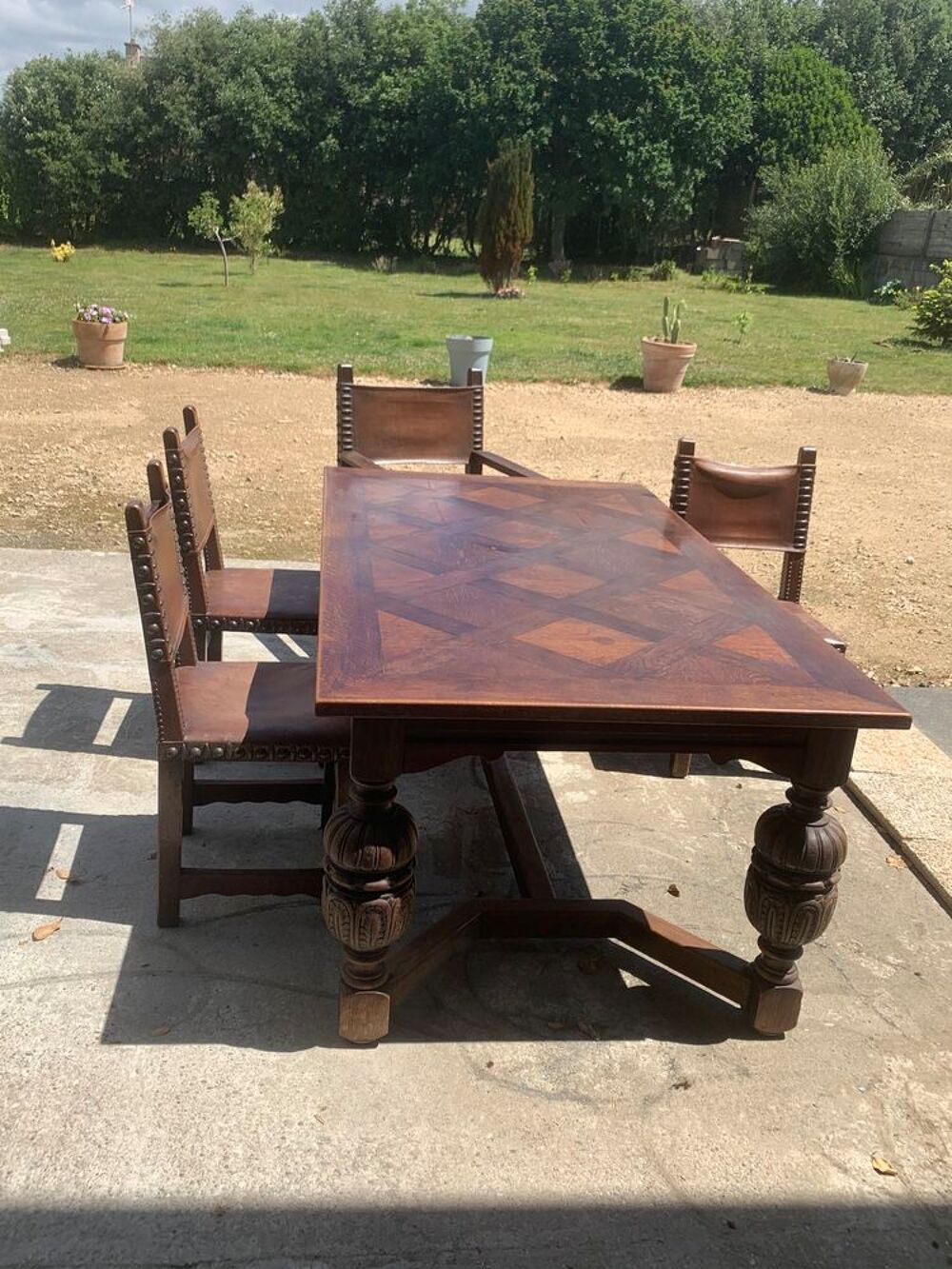 Table de salle &agrave; manger
Meubles