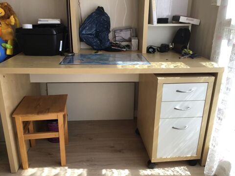 Bureau avec serviteur  roulettes 35 Montfermeil (93)