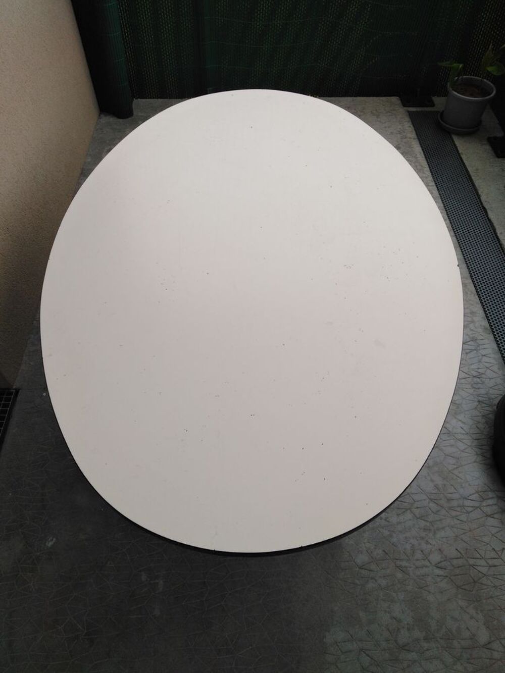 Table / Fauteuil / Meuble Meubles
