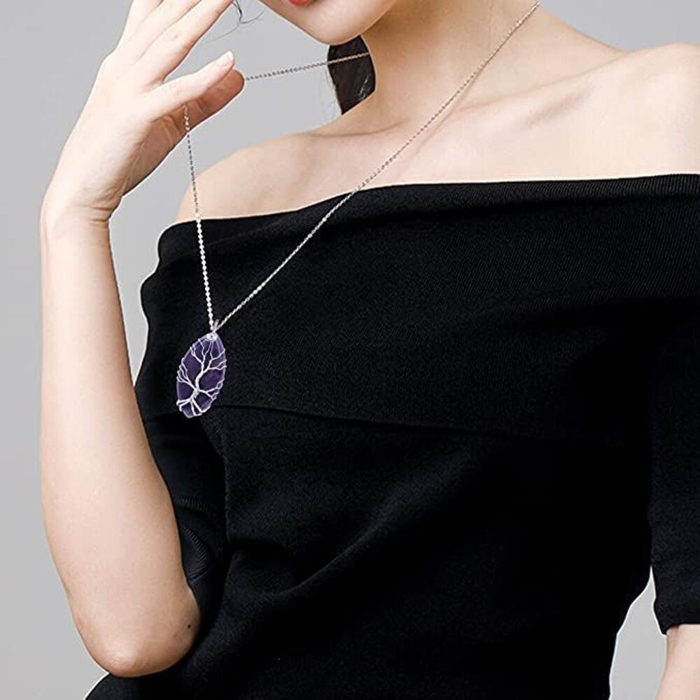 Collier pendentif.
Bijoux et montres