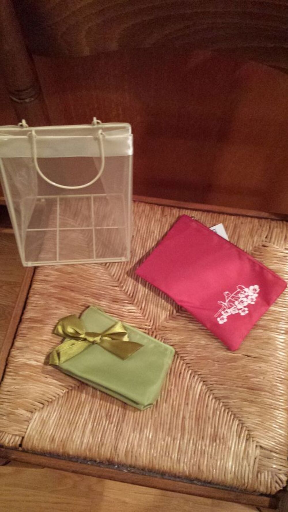 3 diff&eacute;rentes pochettes neuves Maroquinerie