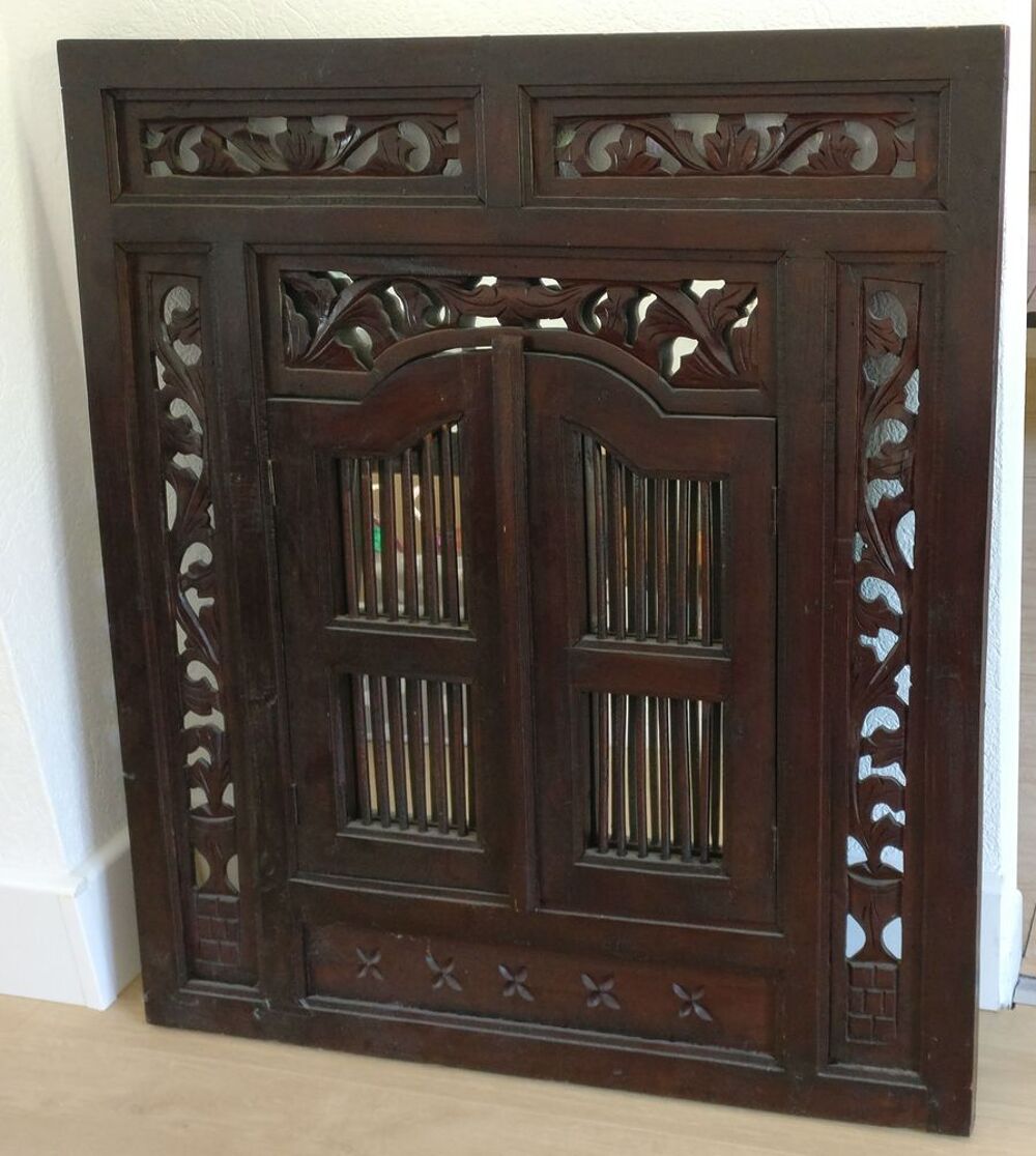 MIROIR MURAL BOIS AVEC PORTES L80 * H90
Décoration