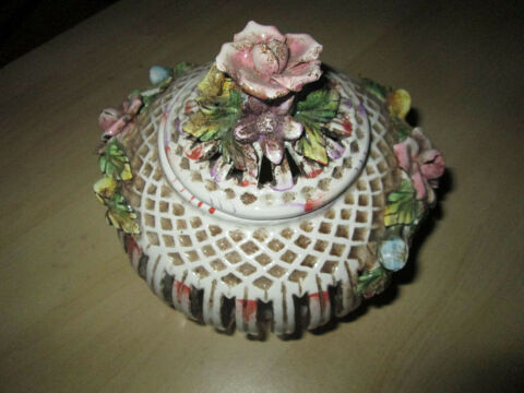 Bonbonnire en faence, origine Italie 10 Herblay (95)