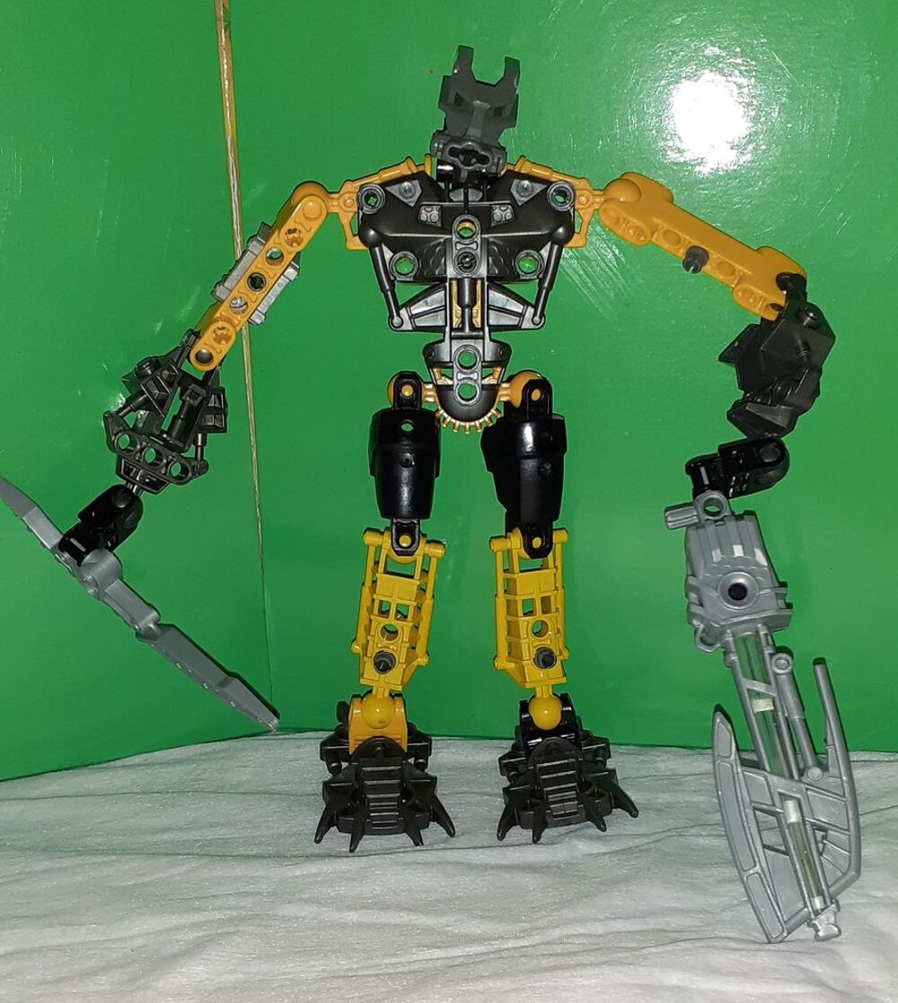 lot bonhommes robots &agrave; construire
20€ le lot ou 2€50 pi&egrave;ce Jeux / jouets