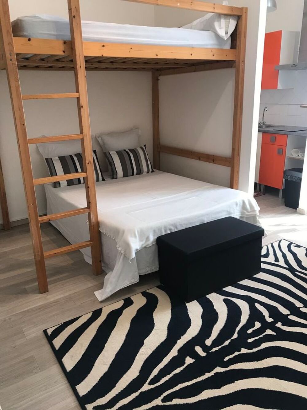 Location Appartement Studio meublé 30m2 centre ville Nîmes