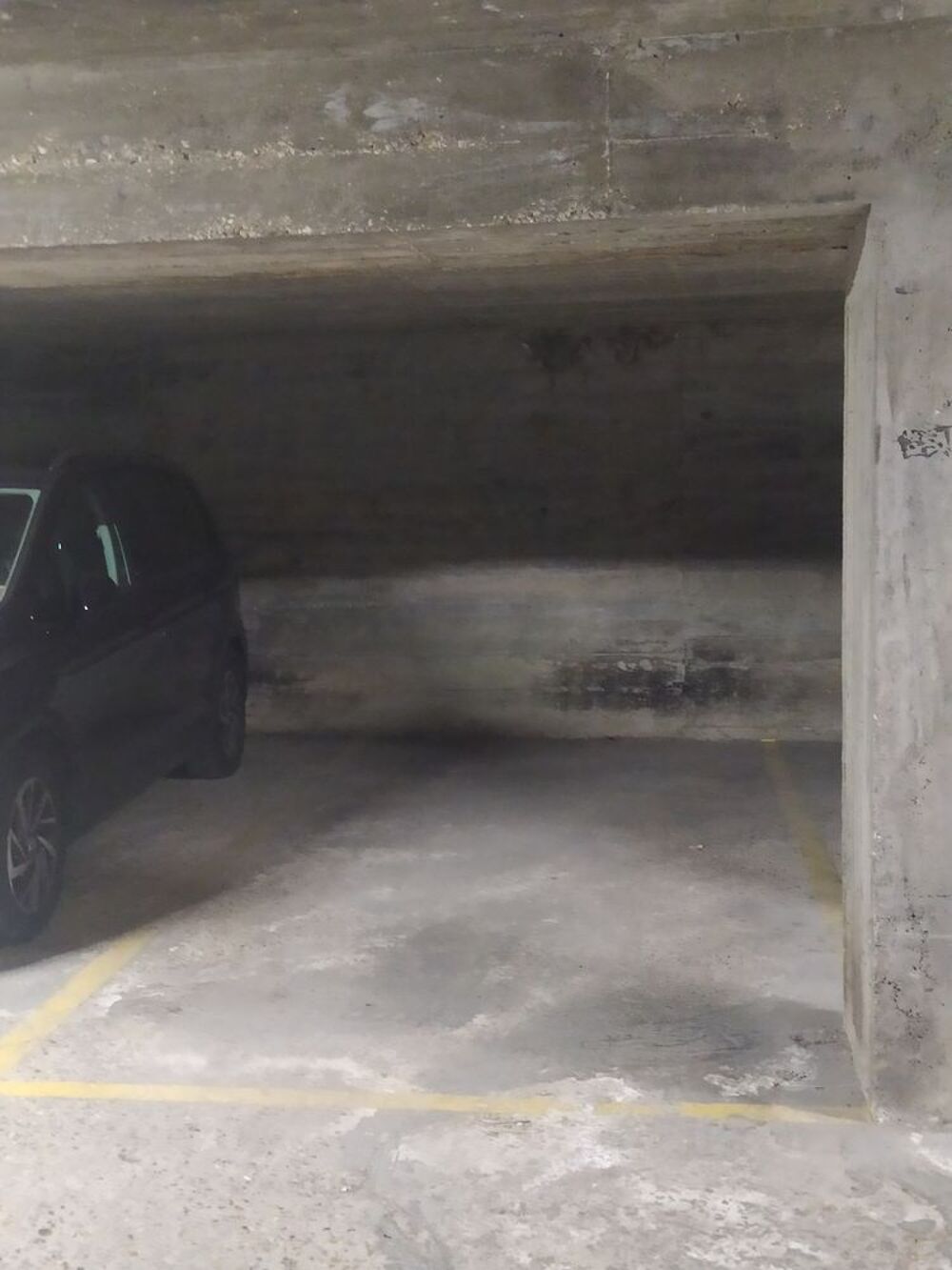 Location Parking/Garage Place de parking au pied du métro villejuif Louis Aragon Villejuif