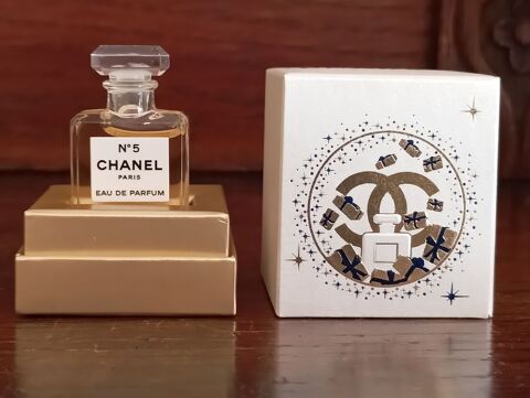 Miniature de parfum Chanel N°5 Noël 2024 Digne-les-Bains (04)