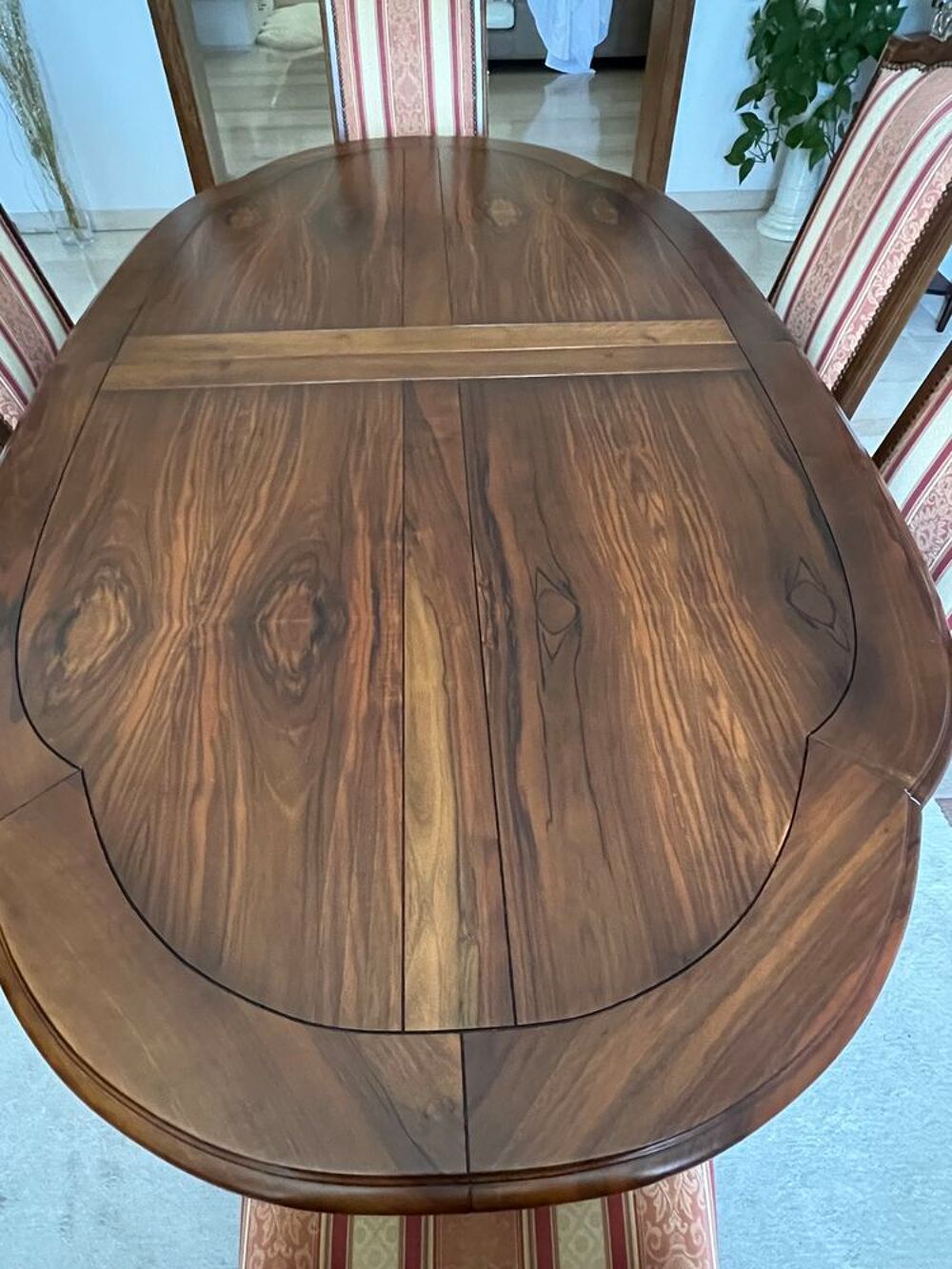 Table salle &agrave; manger avec chaises Meubles