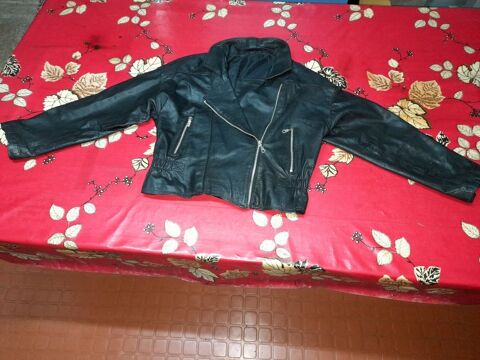 blouson en cuir noir lger pour femme tbe ,,40 /42 25 Perrou (61)