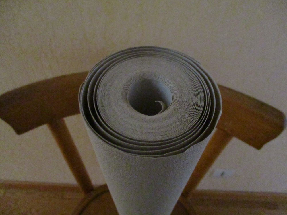 rouleau de tapisserie gris clair pratiquement neuf Décoration