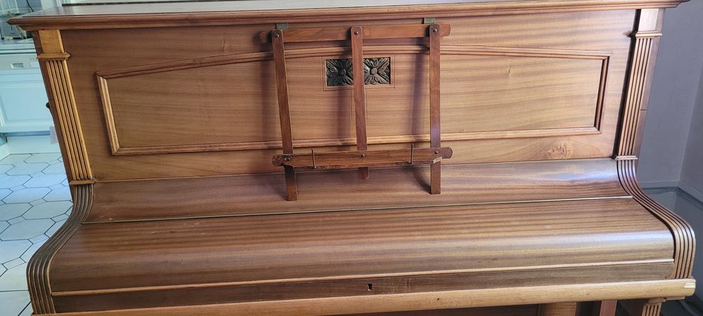Piano droit Instruments de musique