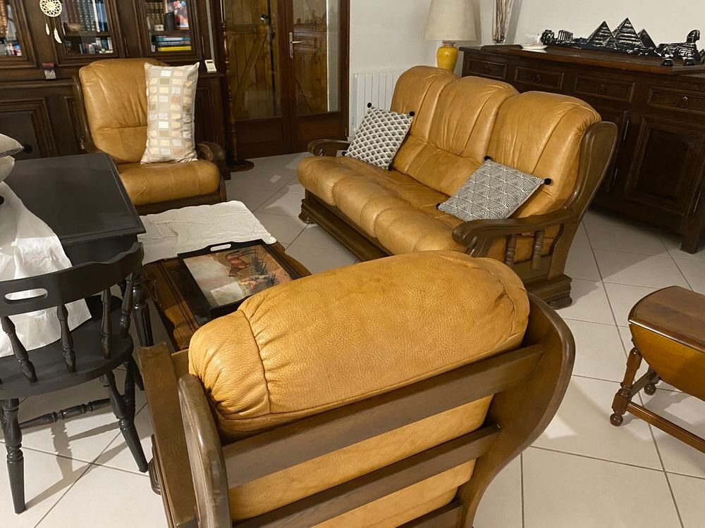 Canap&eacute; 3 places et 2 fauteuils cuir excellent etat Meubles