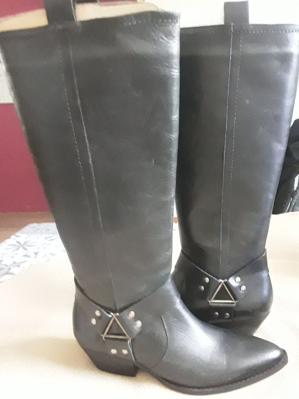 Botte noir Neuf avec &eacute;tiquettes taille 36
Chaussures