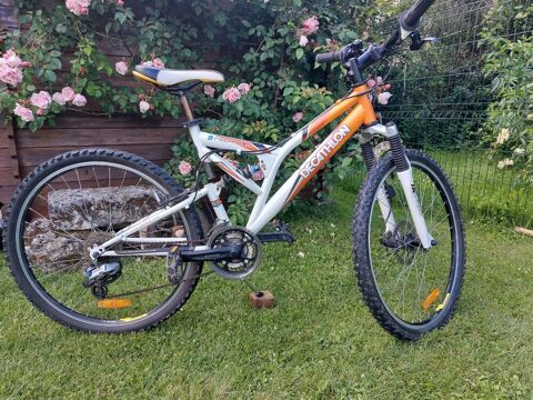 Vélo VTT ROCKRIDER à suspension Saint-Porchaire (17)