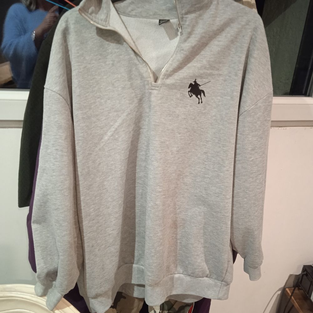 Sweat &agrave; capuche gris marque Pull &amp; Bear taille M Vêtements