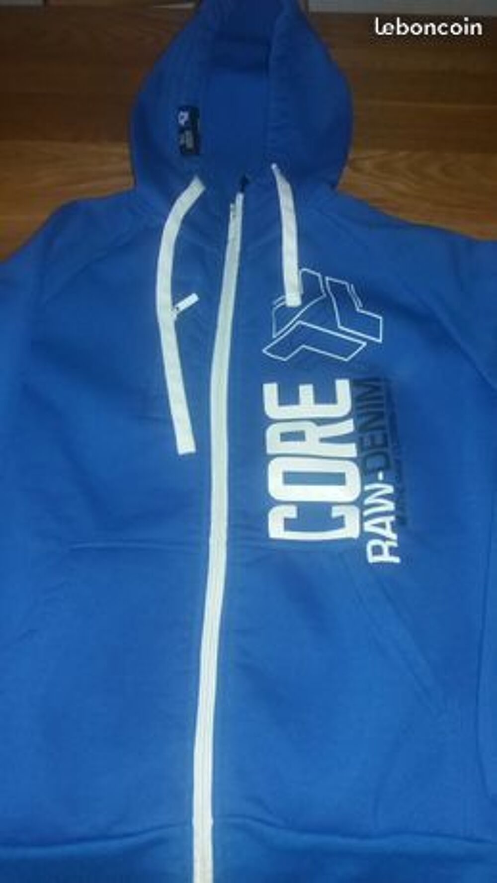 Sweat capuche taill&eacute;e s
Bleu Vêtements