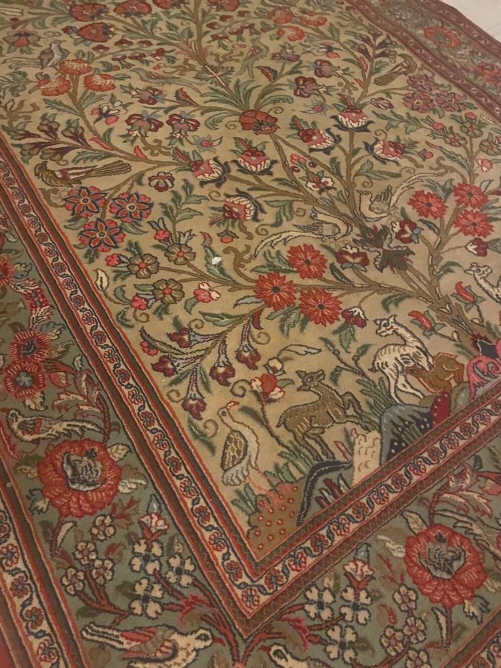 tapis iranien fait &agrave; la main Décoration
