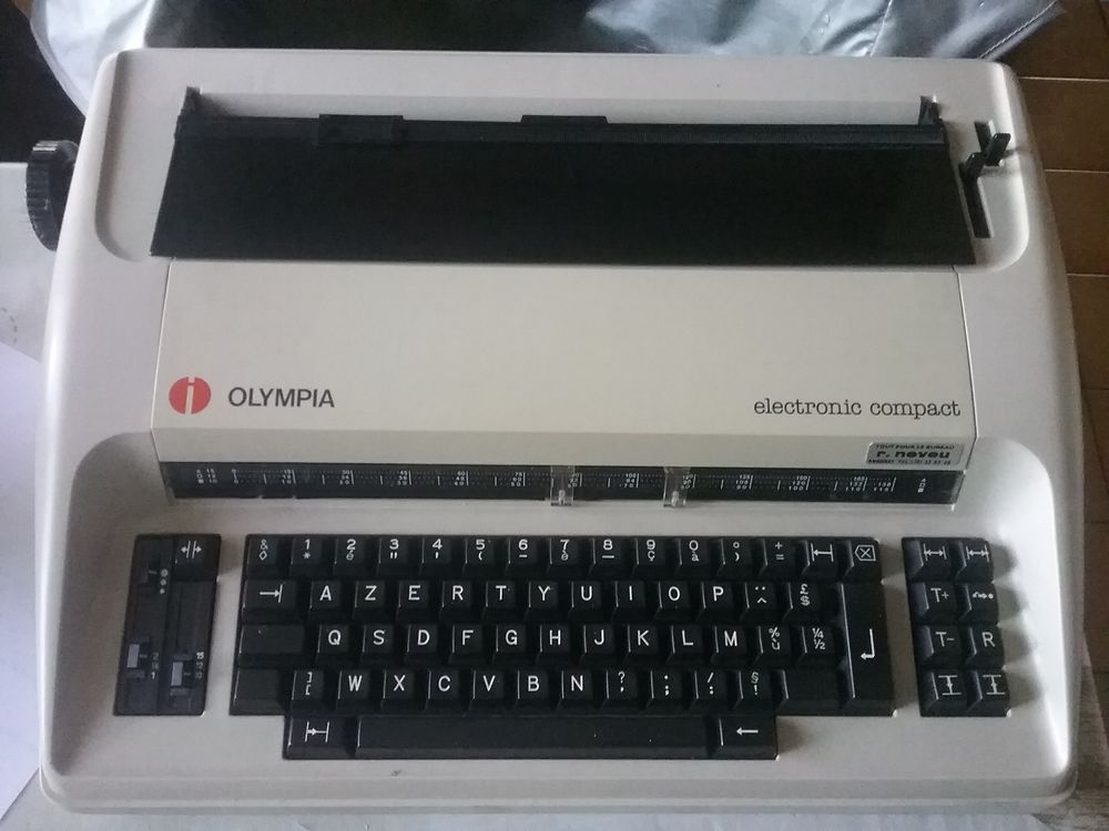 Machine &agrave; ?crire Olympia electronic compact Matériel informatique