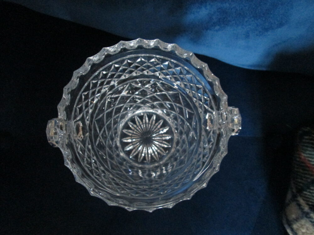 Vase en cristal taill&eacute; Décoration