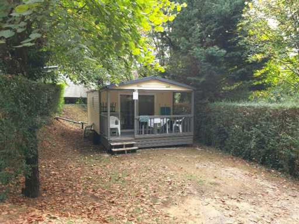   Mobile home tout équipé au bord d'un étang de pêche.  Aquitaine, Nailhac (24390)