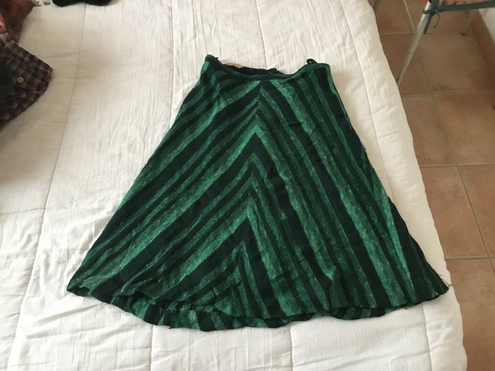Jolies jupes,toutes taille &agrave; partir du 40.
Vêtements