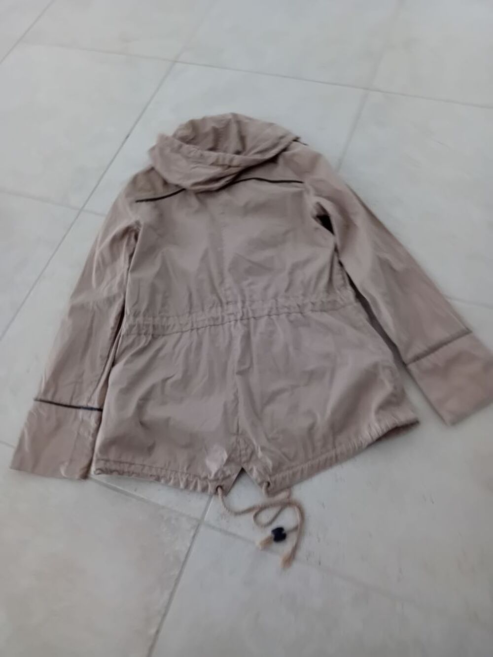 Parka de Pluie Beige >Taille 38/M
Vêtements