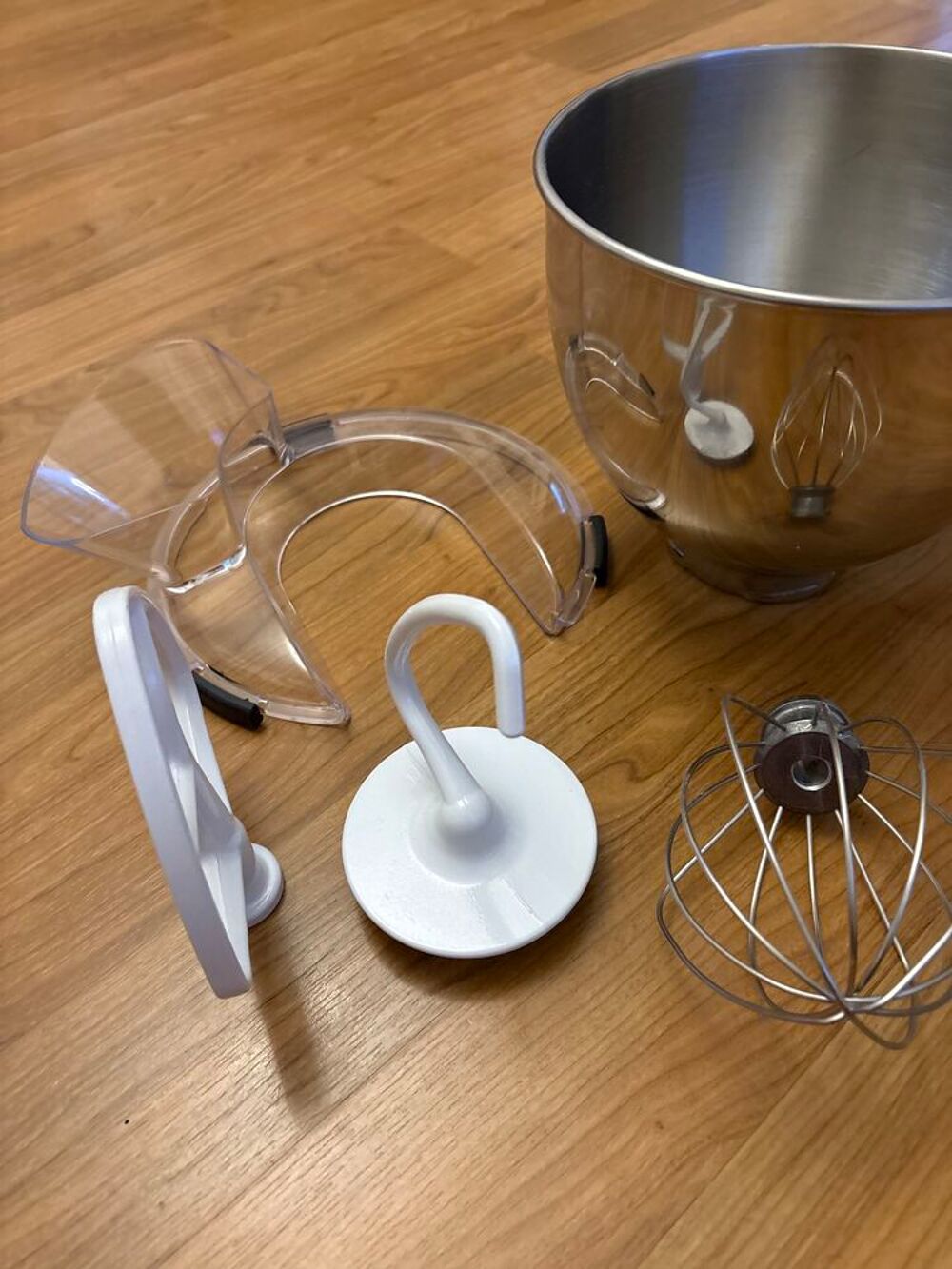 Bol et couvercles anti &eacute;claboussures et 3 fouets Electroménager