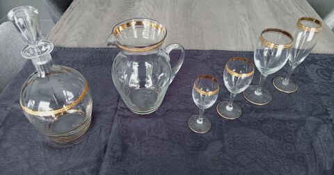 Service de verres complet en cristal. 210 Bourges (18)