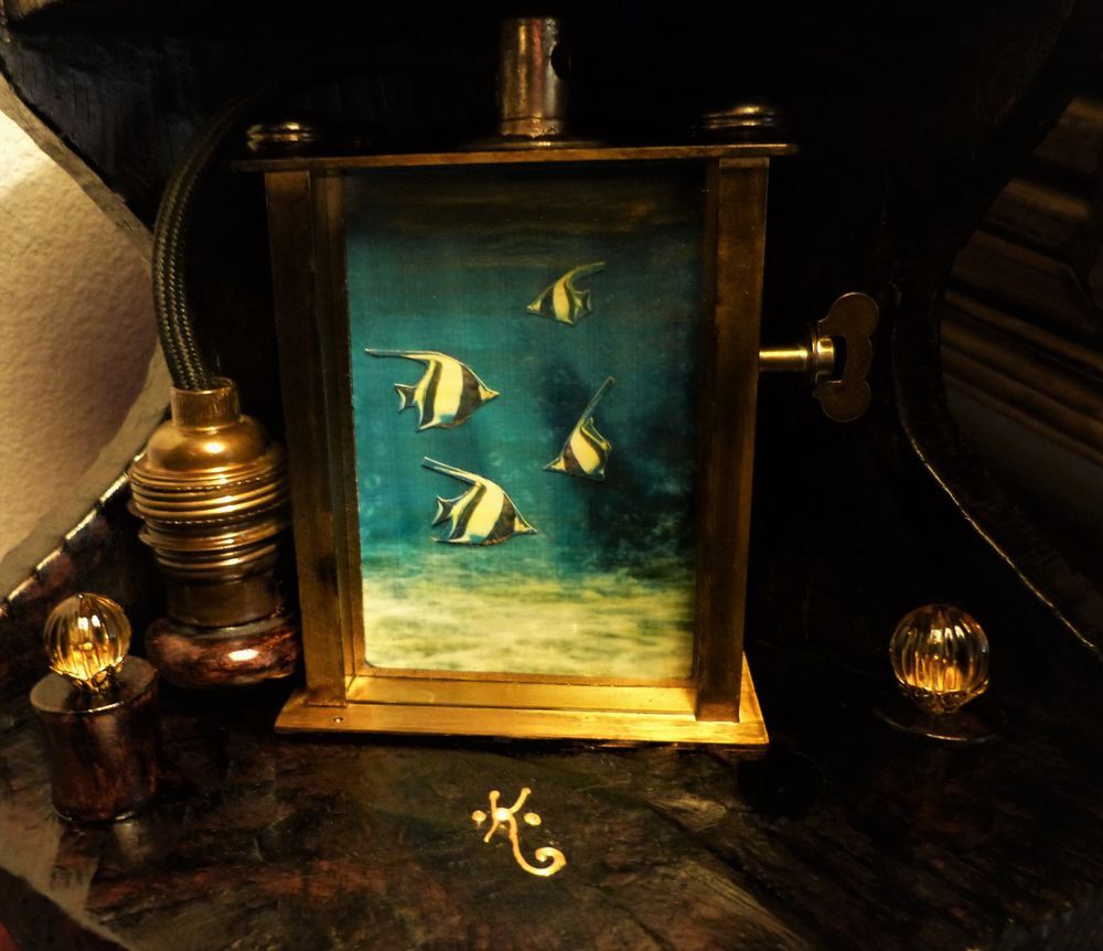 Etag&egrave;re de Curiosit&eacute;s d'Angle "LITTLE AQUARIUM" Steampunk Décoration