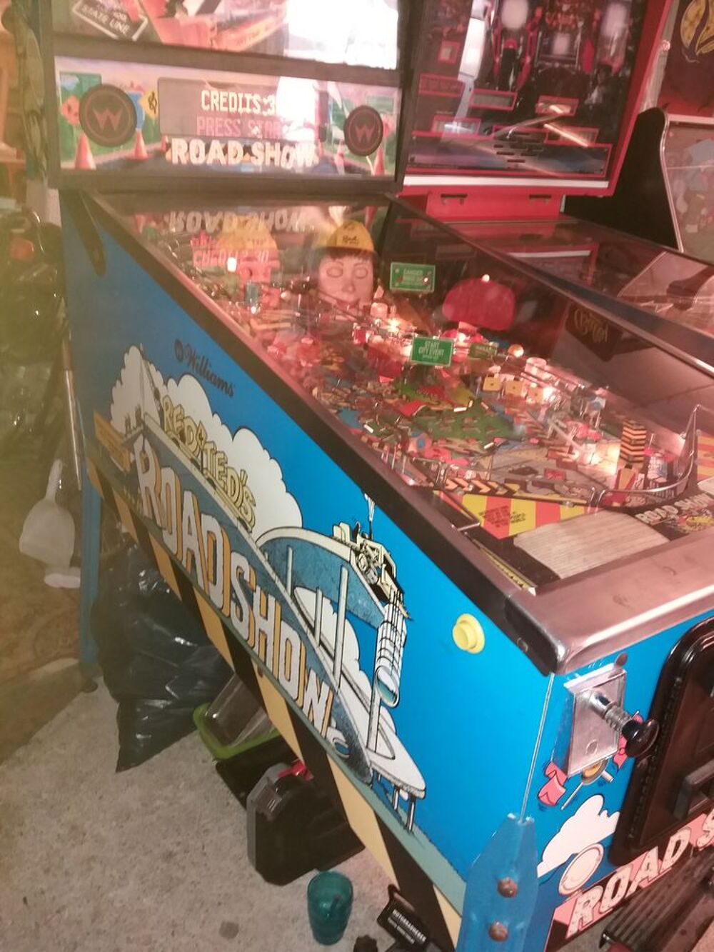 Collectionneur des sables d'Olonne recherche flipper de bar. Jeux / jouets