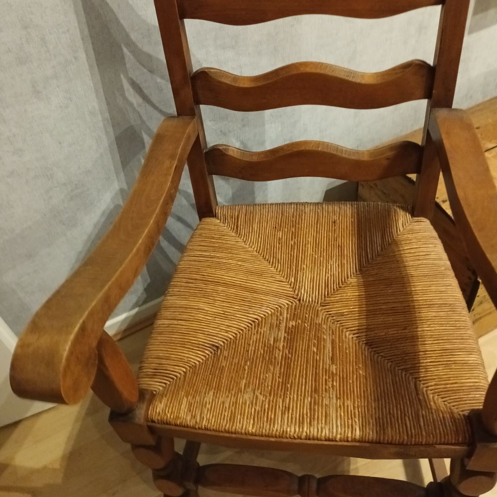 FAUTEUIL EN BOIS MASSIF; Meubles