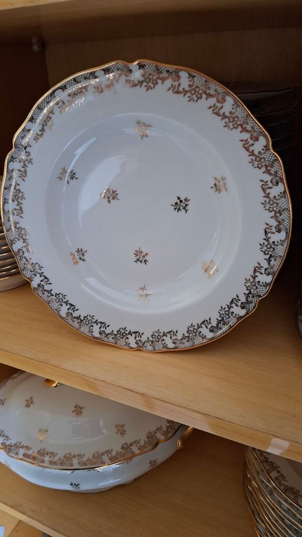 Service &agrave; vaisselle en porcelaine de Limoges vintage Décoration