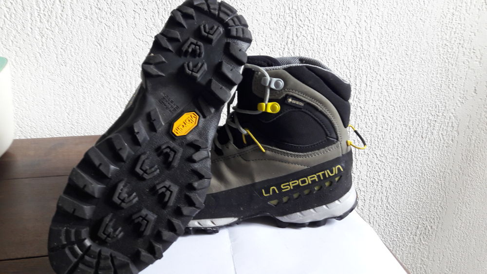 CHAUSSURE DE MONTAGNE ET RANDONN&Eacute;E Chaussures