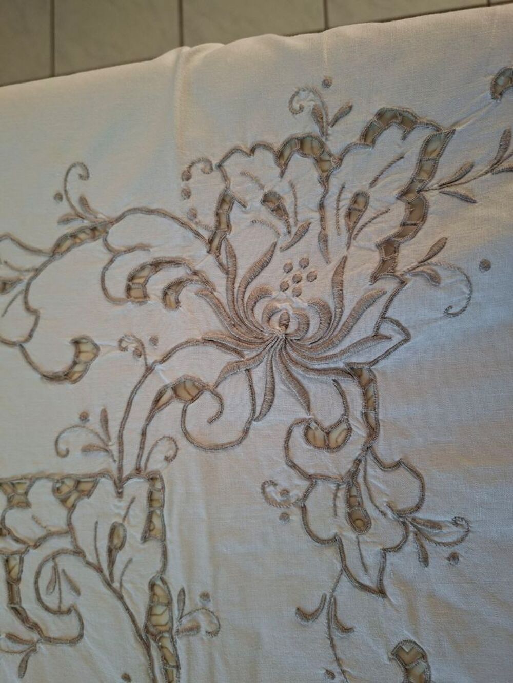 NAPPE BRODEE Décoration