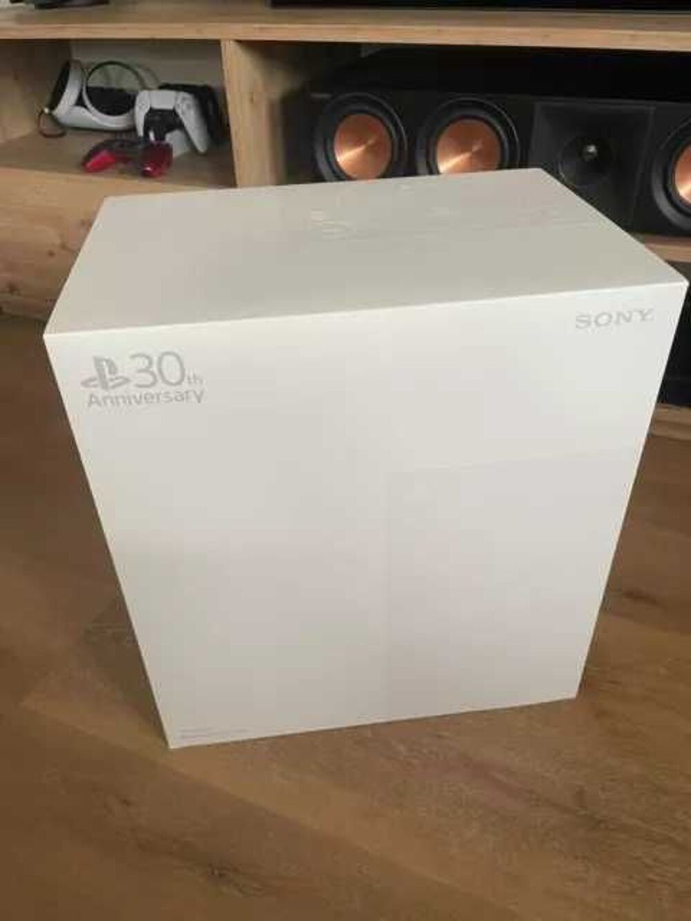 Console PlayStation 5 Pro 30th Anniversary Limited Edition ( Disponible ) Consoles et jeux vidos