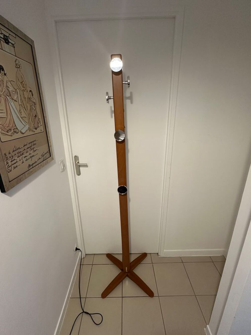 Porte-manteau en bois avec crochets argent&eacute;s Meubles