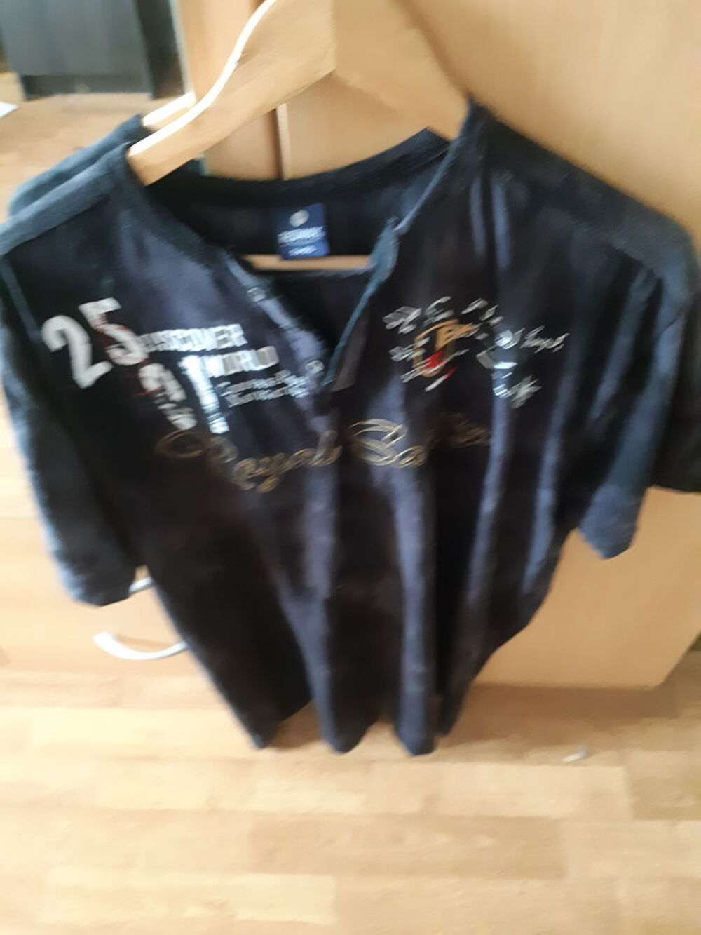 Tee-shirt lot d 3 rouge jaun noir marqu&eacute; 5xl mais taille 4xl Vêtements
