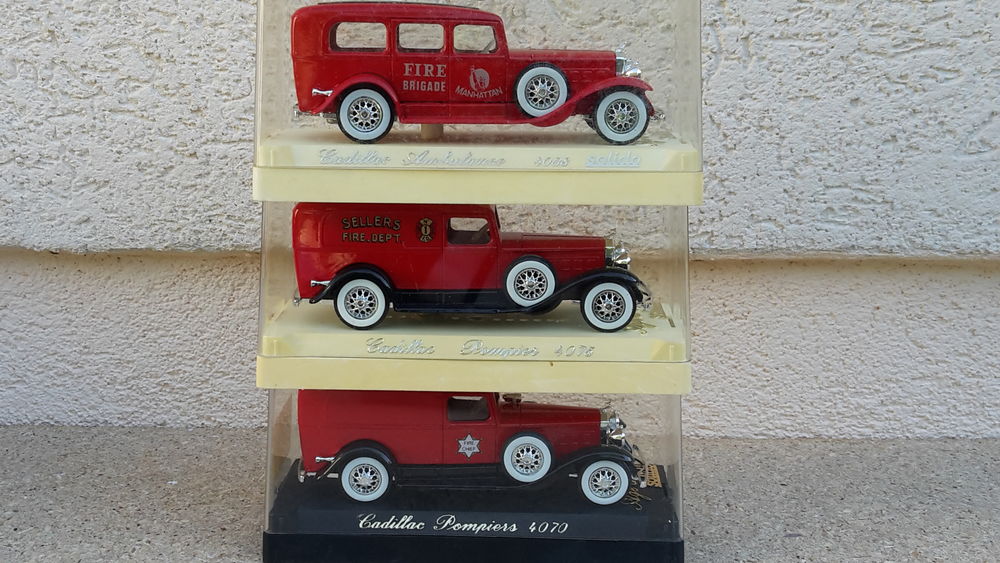 Lot 3 mod&egrave;les Cadillac Van pompiers 